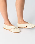 Knotted Flats